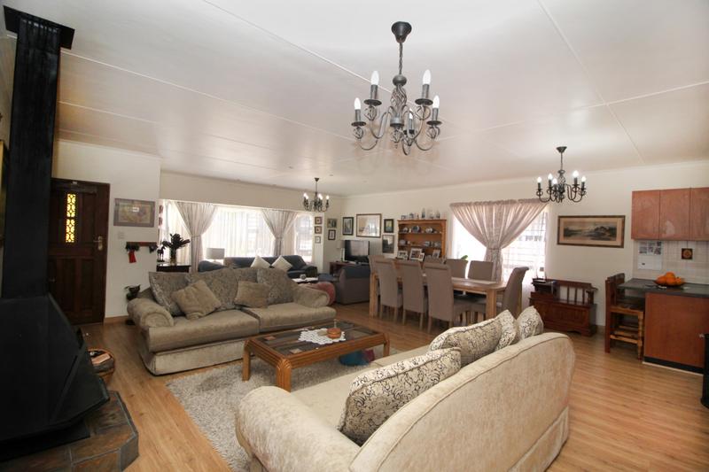 4 Bedroom Property for Sale in Fraaiuitsig Western Cape